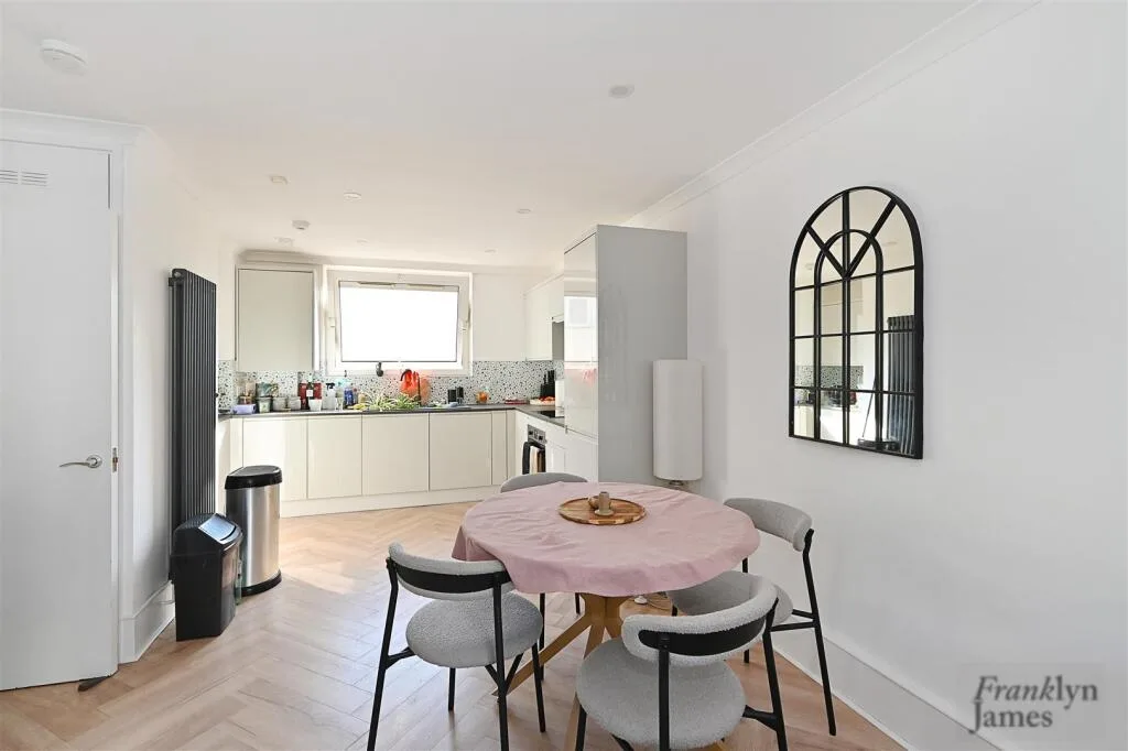 3 bedroom flat for rent