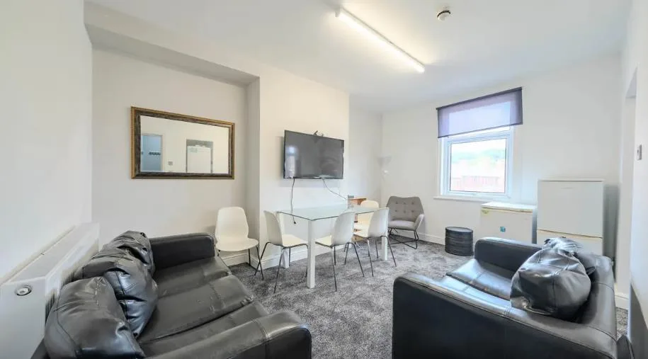5 bedroom apartment for rent