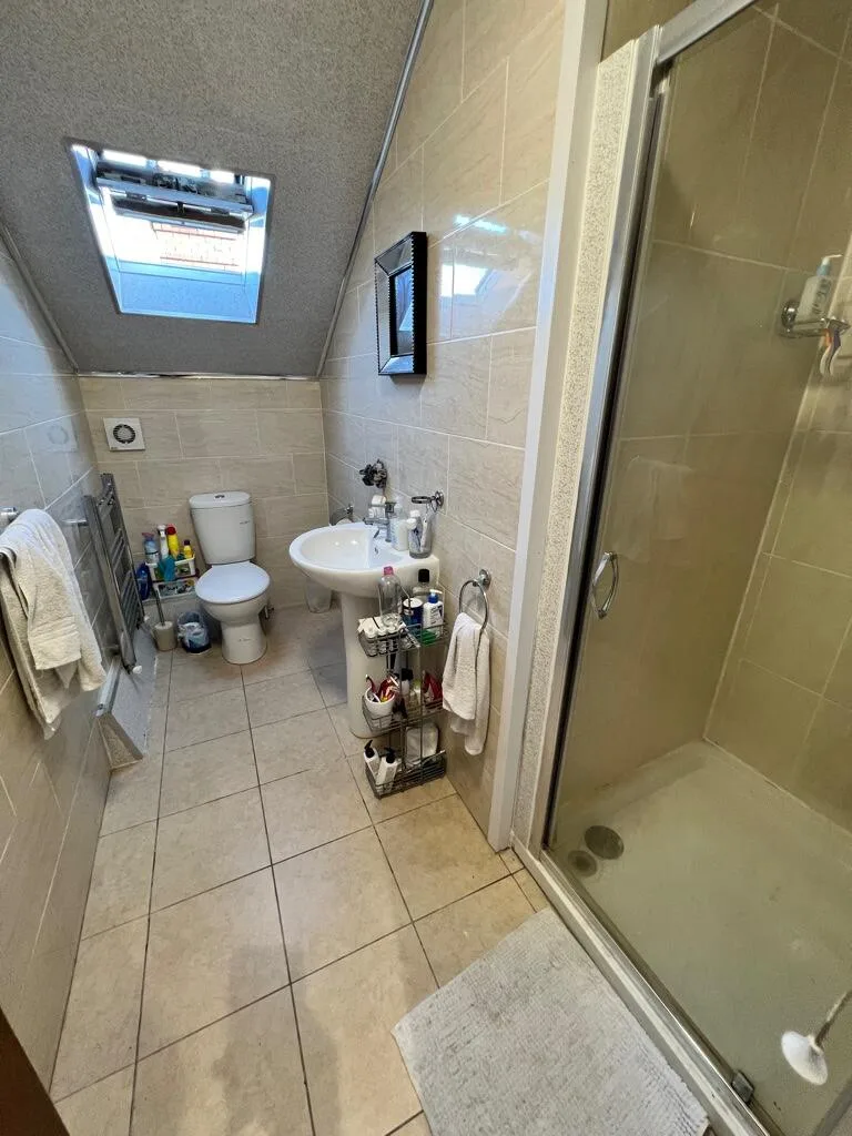 8 bedroom semi-detached house for rent