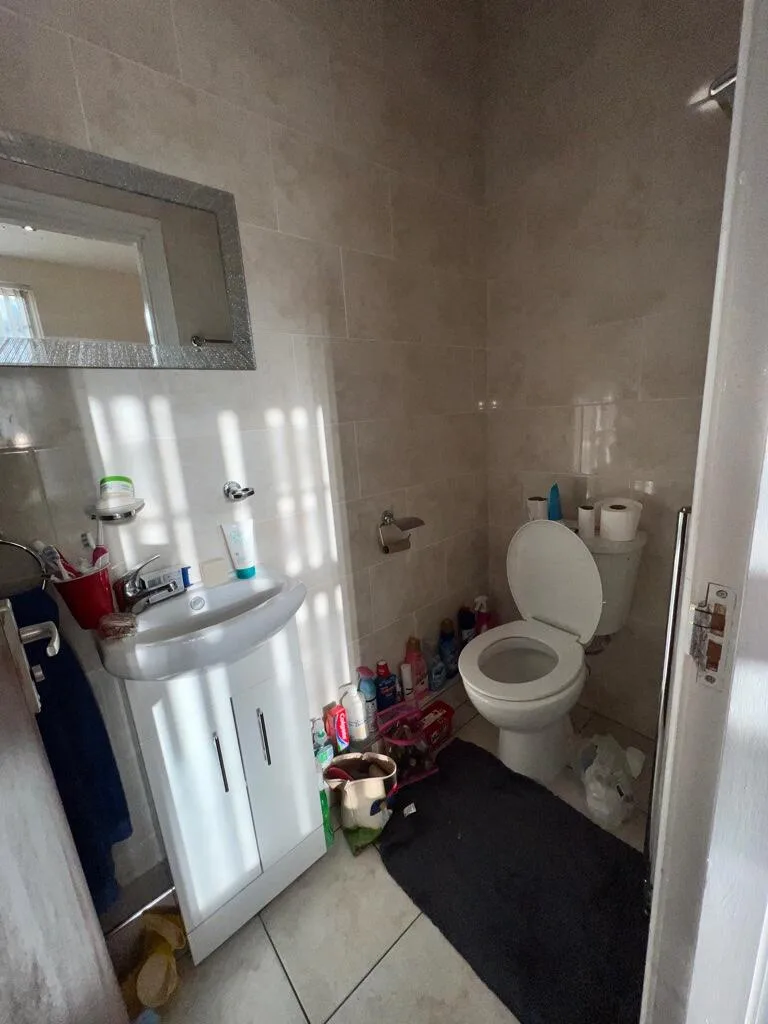 8 bedroom semi-detached house for rent