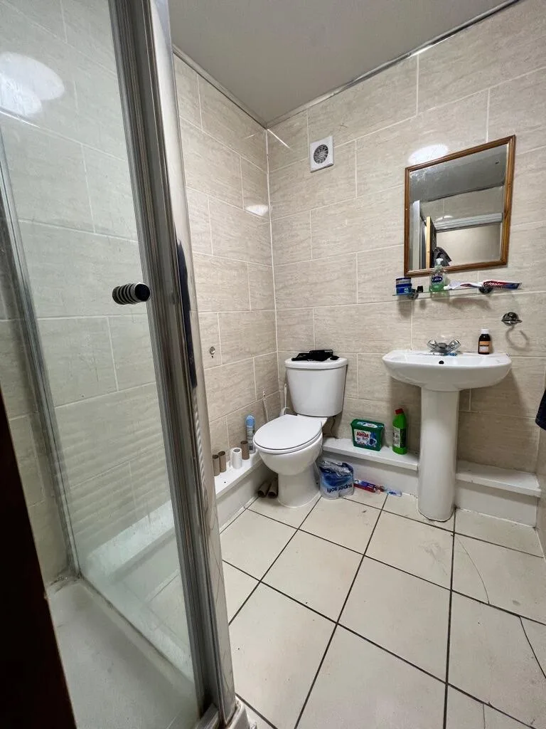 8 bedroom semi-detached house for rent