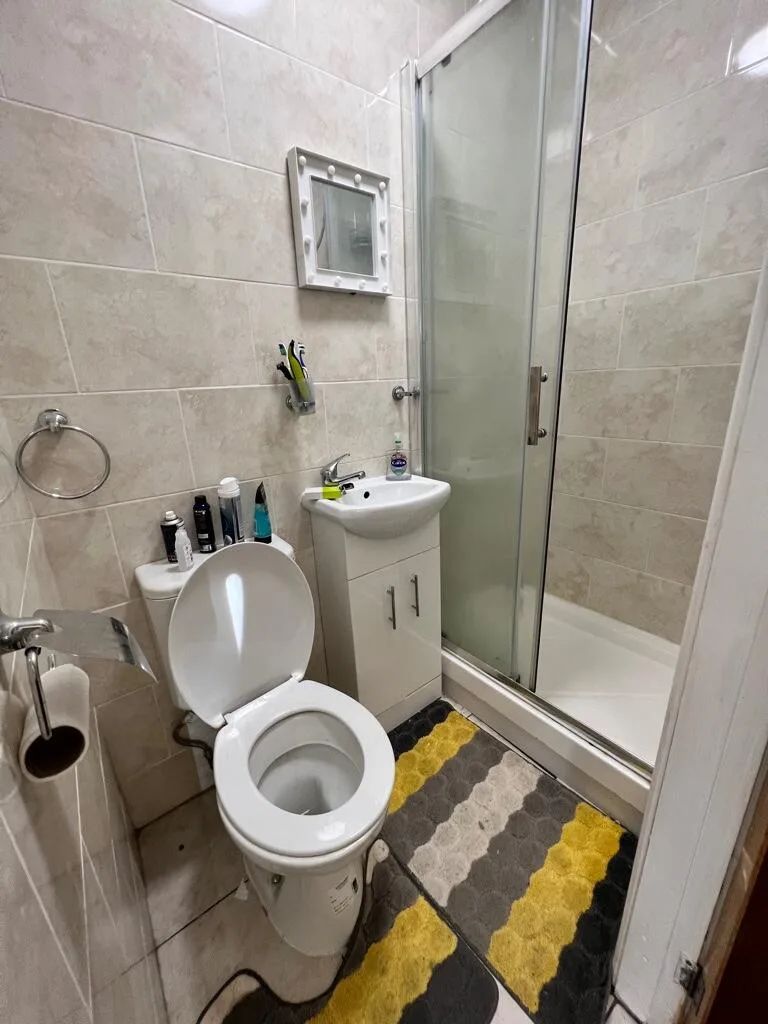 8 bedroom semi-detached house for rent