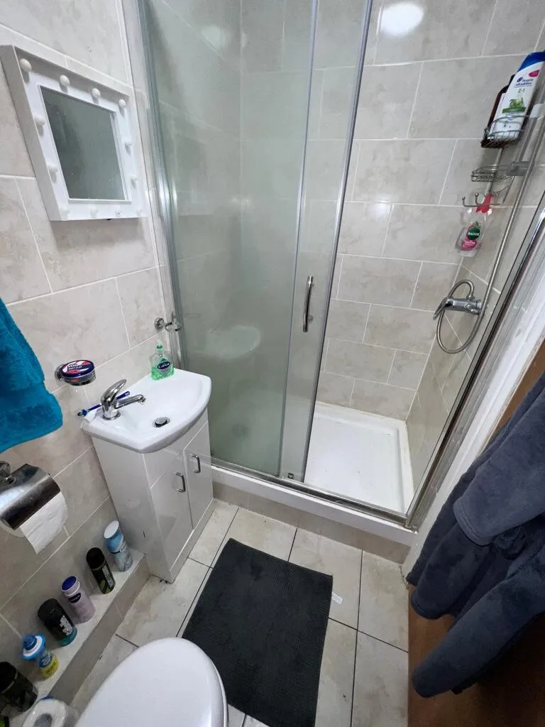 8 bedroom semi-detached house for rent