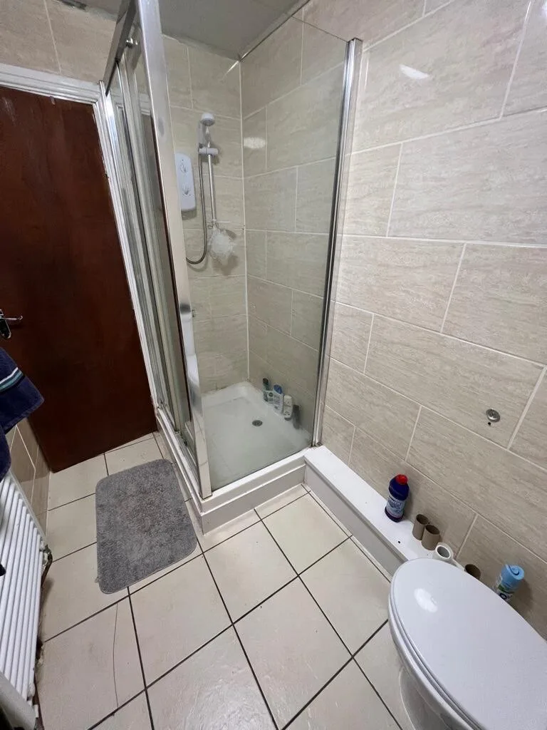 8 bedroom semi-detached house for rent