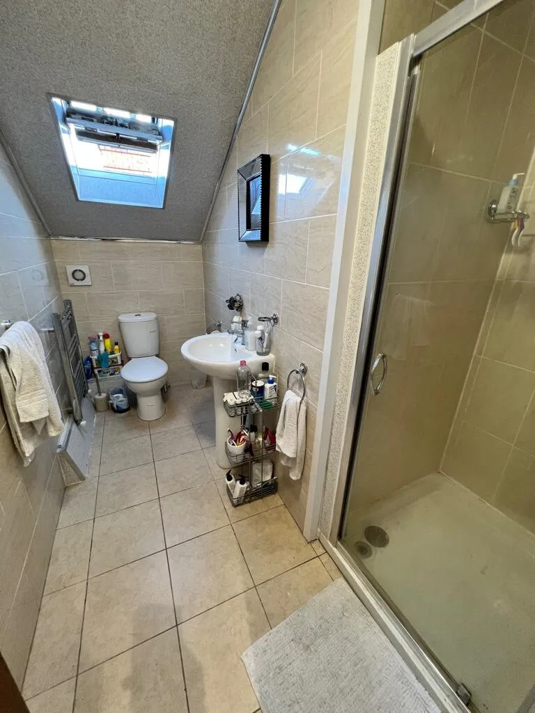 8 bedroom semi-detached house for rent