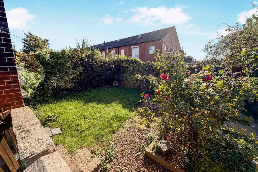 2 bedroom end of terrace house for rent