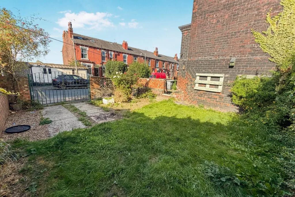 2 bedroom end of terrace house for rent