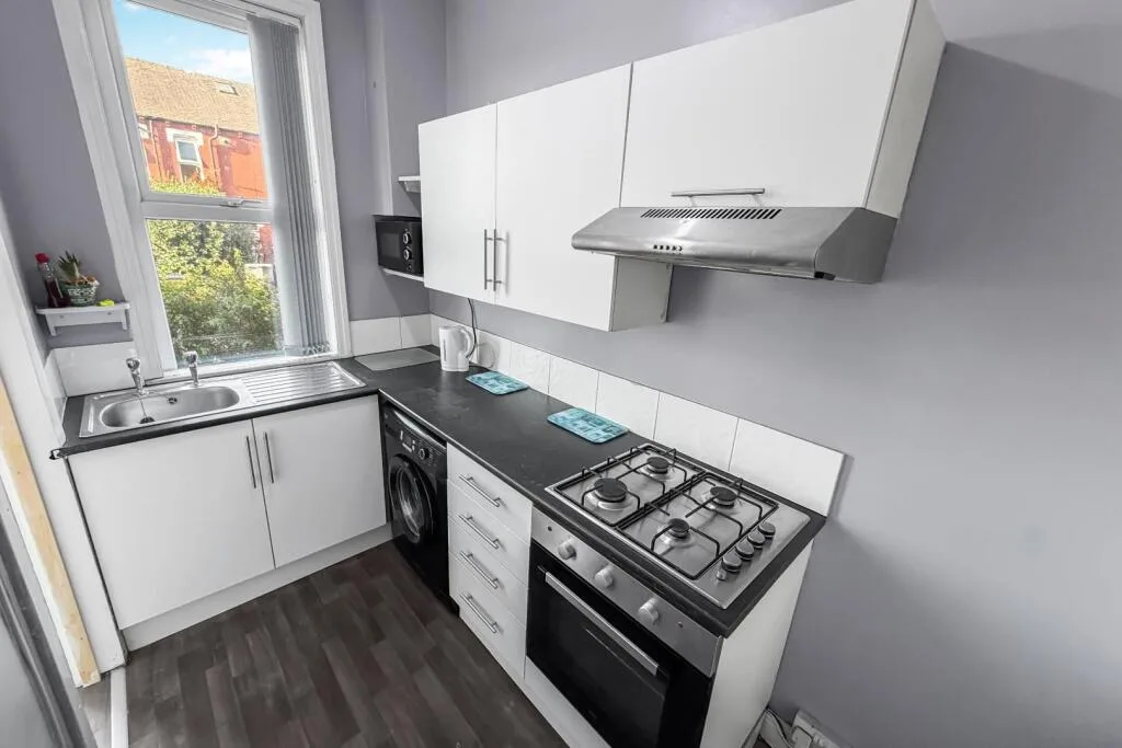 2 bedroom end of terrace house for rent