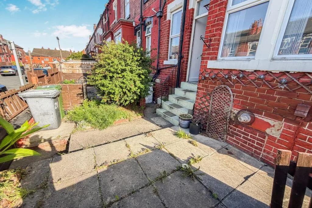 2 bedroom end of terrace house for rent