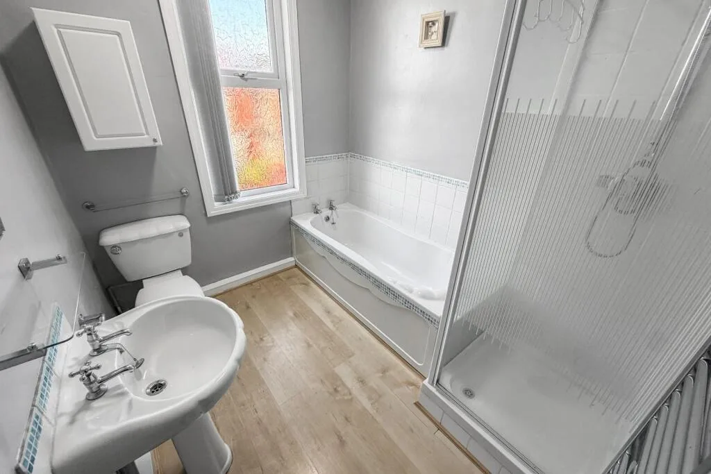 2 bedroom end of terrace house for rent
