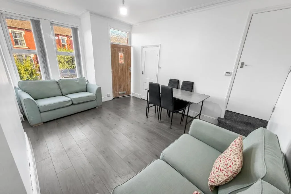 2 bedroom end of terrace house for rent