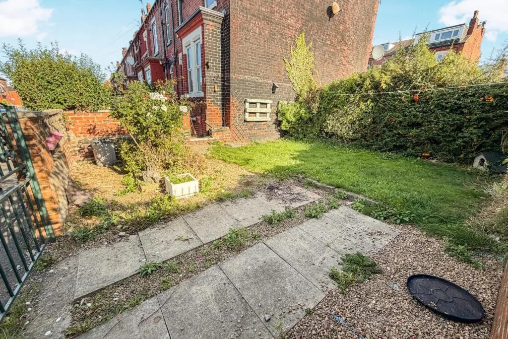 2 bedroom end of terrace house for rent
