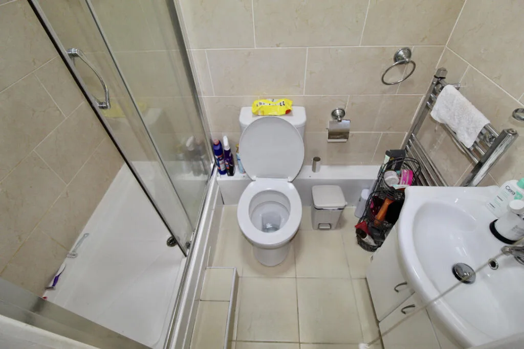 8 bedroom semi-detached house for rent