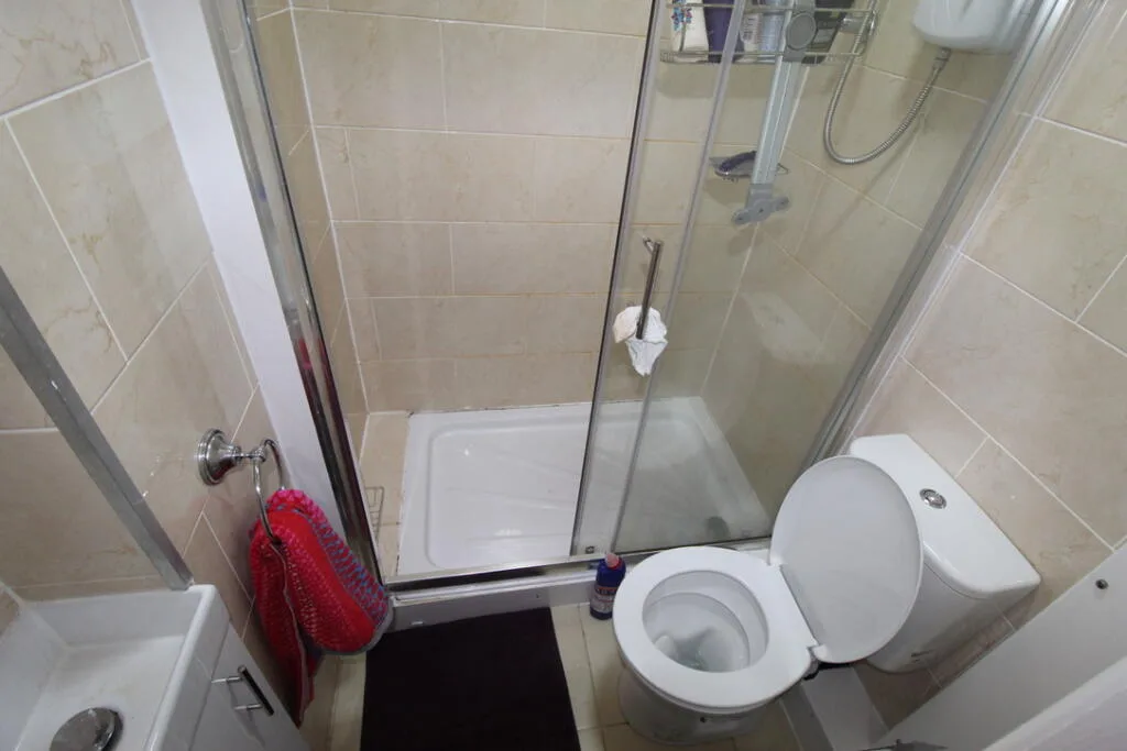 8 bedroom semi-detached house for rent