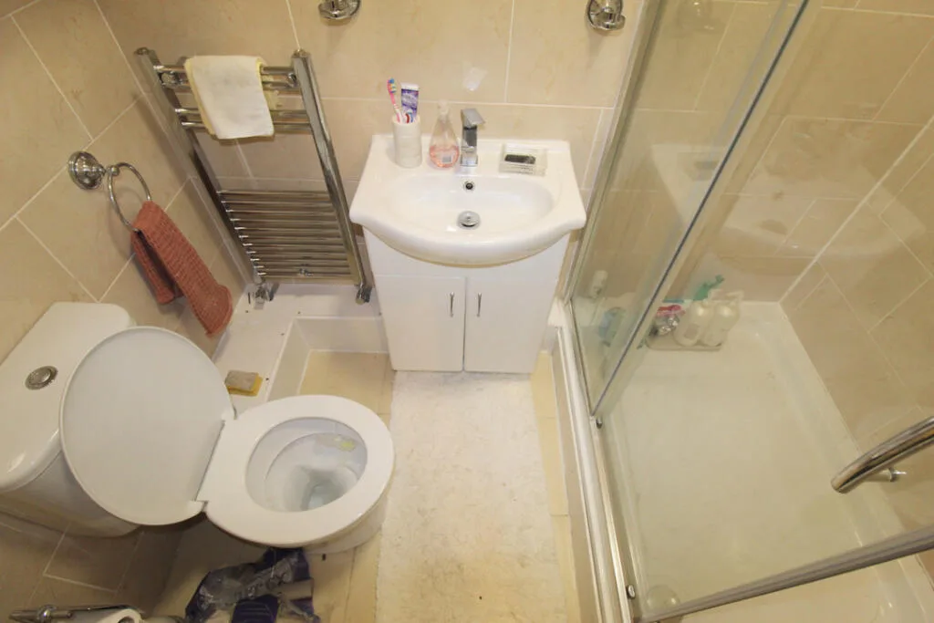 8 bedroom semi-detached house for rent