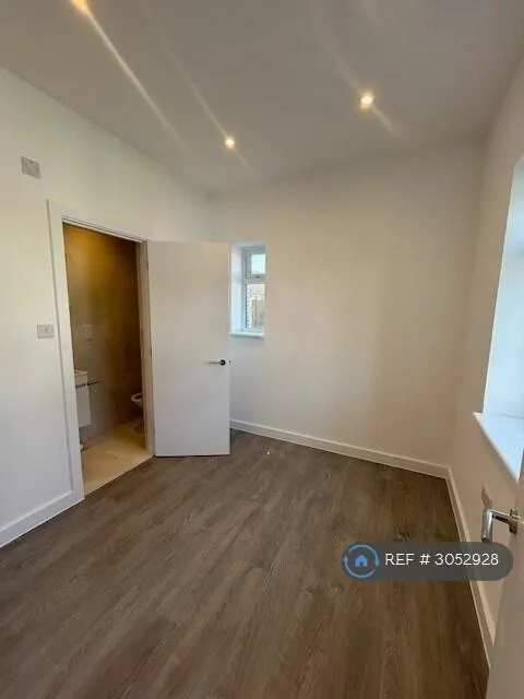 4 bedroom semi-detached house for rent