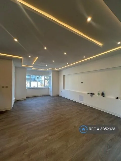 4 bedroom semi-detached house for rent