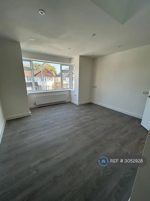 4 bedroom semi-detached house for rent