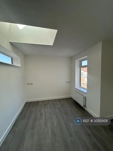4 bedroom semi-detached house for rent