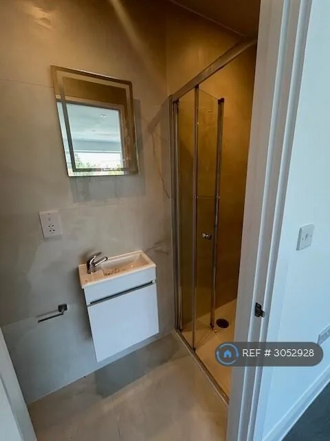 4 bedroom semi-detached house for rent
