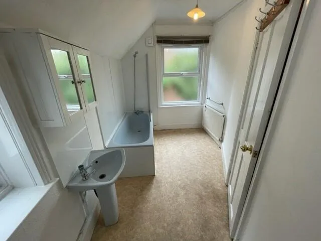 5 bedroom terraced house for rent