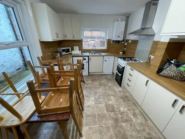 5 bedroom terraced house for rent
