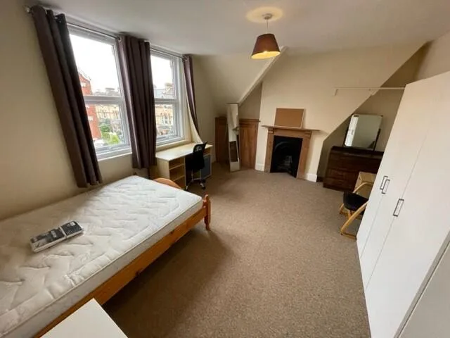 5 bedroom terraced house for rent