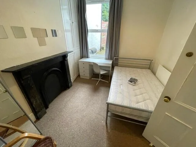 5 bedroom terraced house for rent