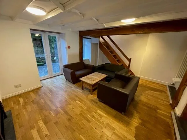 6 bedroom terraced house for rent