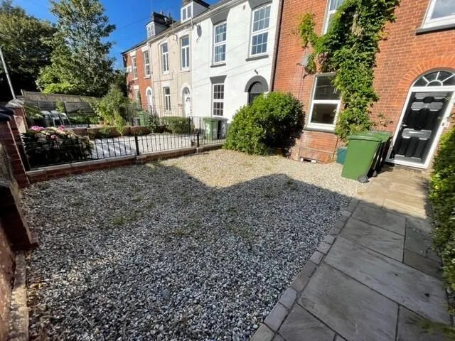 6 bedroom terraced house for rent