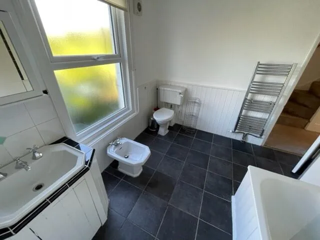6 bedroom terraced house for rent
