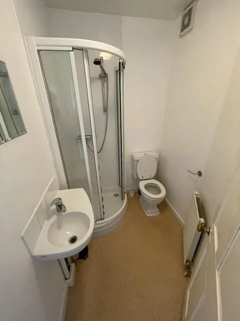 6 bedroom terraced house for rent