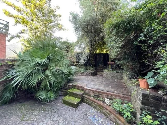 6 bedroom terraced house for rent