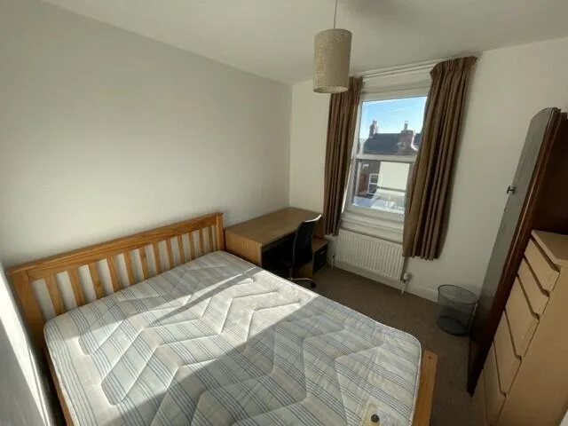 5 bedroom terraced house for rent