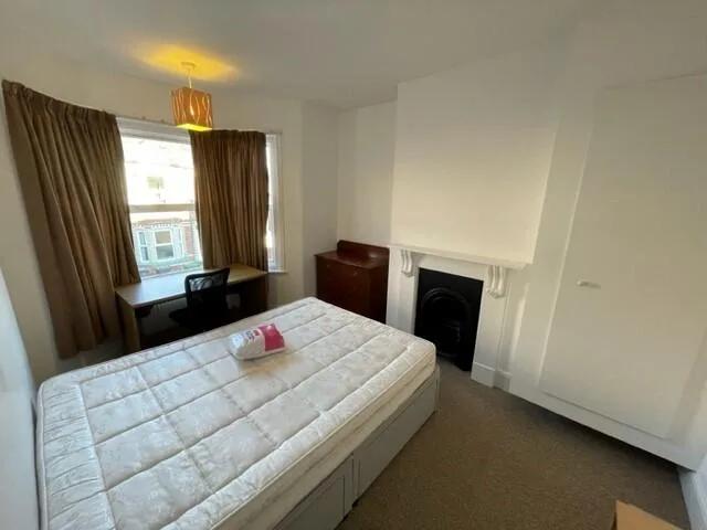 5 bedroom terraced house for rent