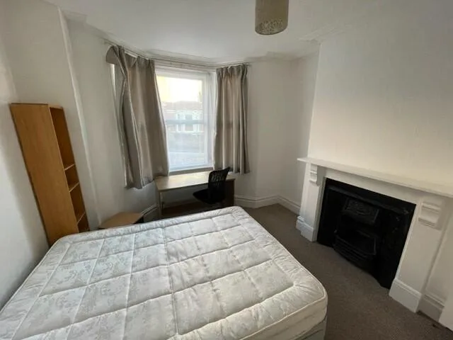 5 bedroom terraced house for rent