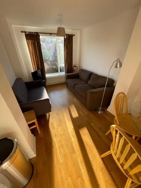 5 bedroom terraced house for rent