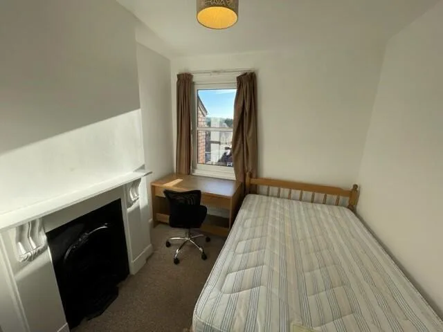 5 bedroom terraced house for rent