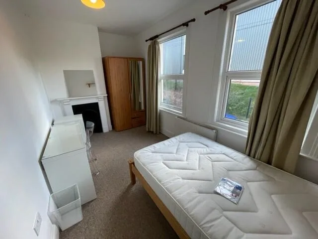 5 bedroom terraced house for rent
