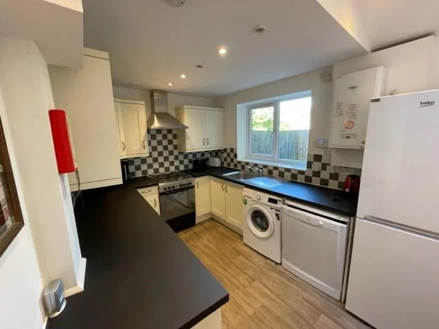 5 bedroom terraced house for rent