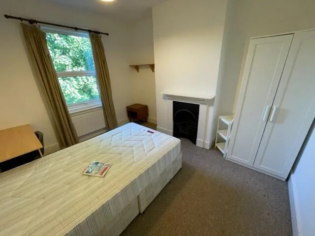 5 bedroom terraced house for rent