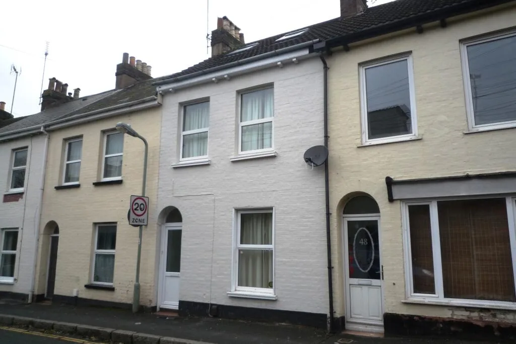 5 bedroom terraced house for rent