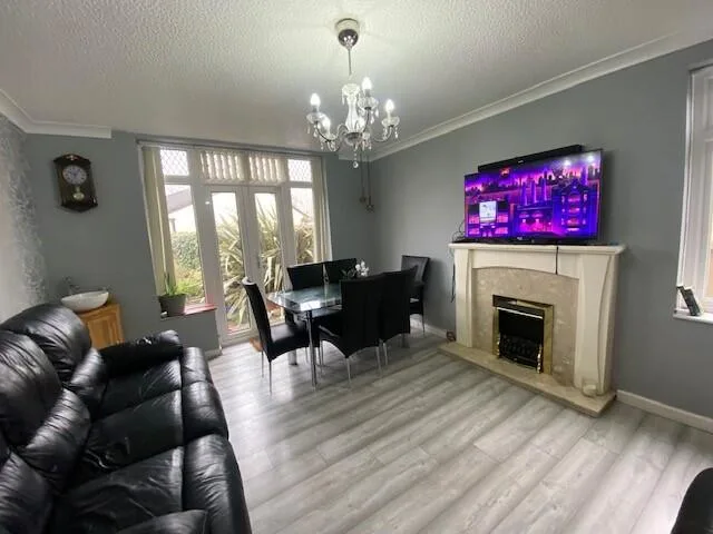 6 bedroom house for rent