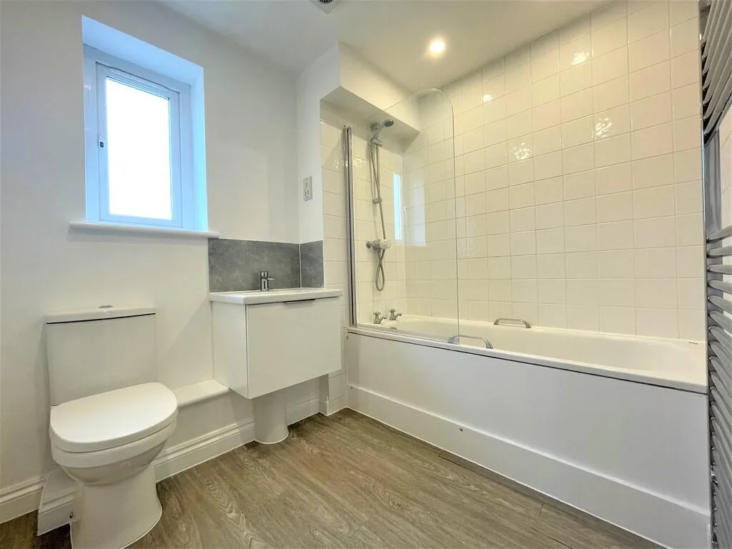 4 bedroom end of terrace house for rent