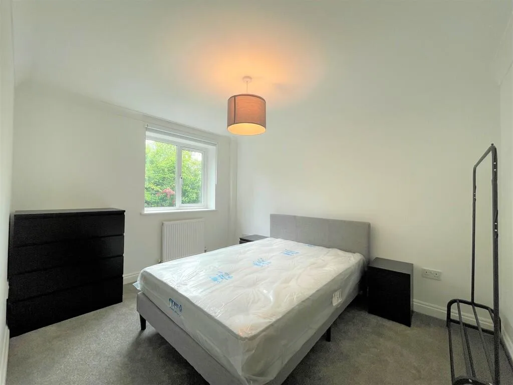 4 bedroom end of terrace house for rent