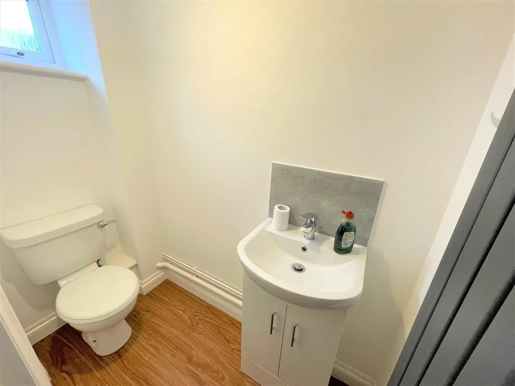 4 bedroom end of terrace house for rent