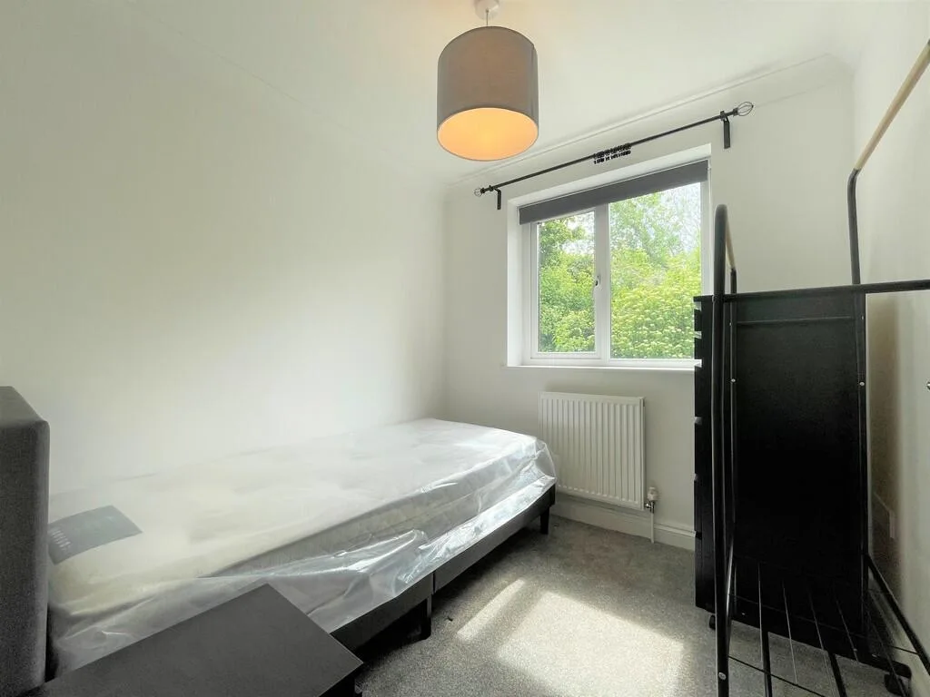 4 bedroom end of terrace house for rent