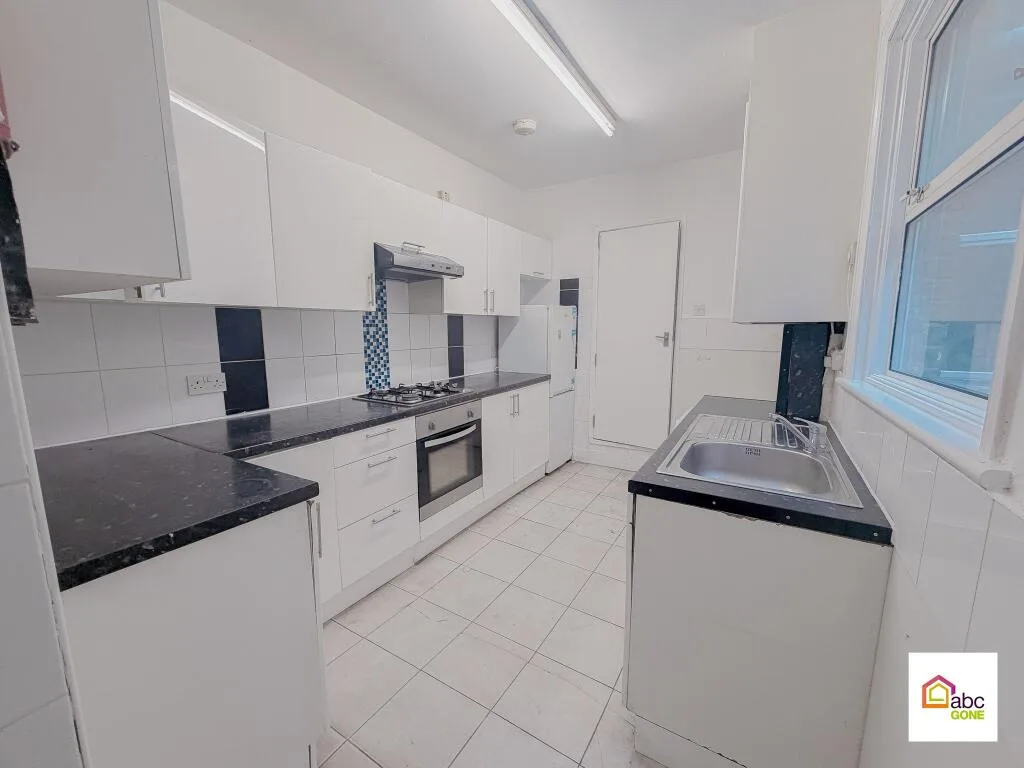 4 bedroom terraced house for rent