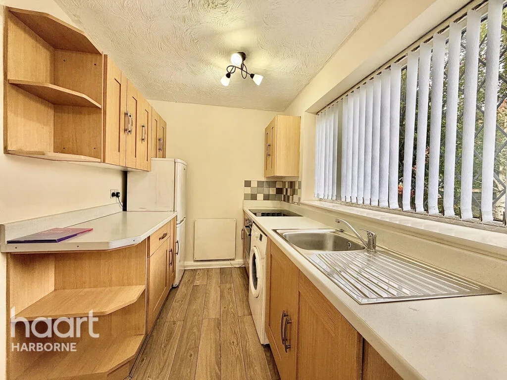 2 bedroom maisonette for rent