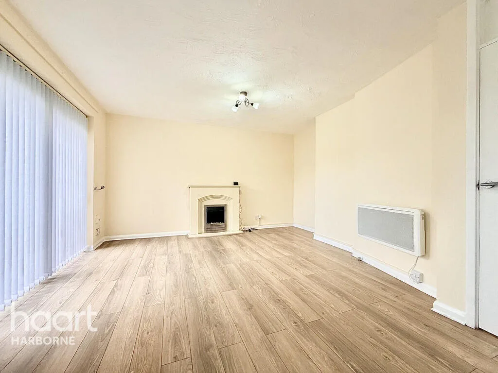 2 bedroom maisonette for rent